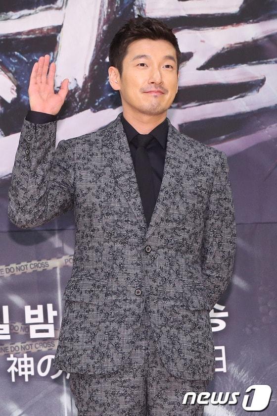 본문 이미지 - 배우 조승우가 특정 커뮤니티를 이용하는 자신의 팬들과 마찰을 빚었다. ⓒ News1