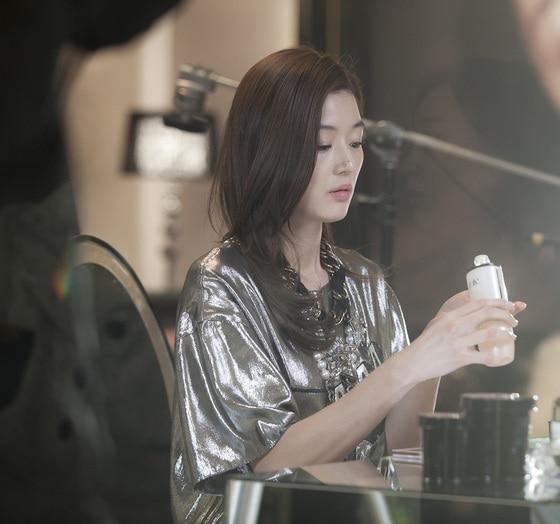 본문 이미지 - SBS 드라마 &#39;별에서 온 그대&#39;의 한 장면.&#40;사진제공=한율&#41;© News1  