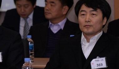 본문 이미지 - 통합진보당 이석기 의원 등에 대한 내란음모 피의 사건 결심 공판일인 3일 이석기 의원이 수원지방법원 법정에 들어서고 있다. 2014.2.3/뉴스1  © News1   사진공동취재단