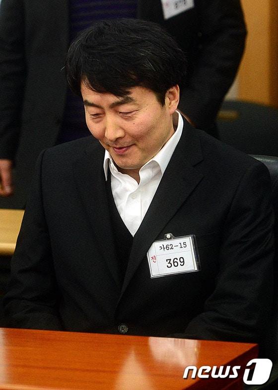 본문 이미지 - 3일 오전 경기 수원시 영통구 원천동 수원지방법원에서 열린 통합진보당 이석기 의원 등의 &#39;내란음모&#39; 사건 결심공판에서 이석기의원을 비롯한 피고인들이 재판을 받고 있다. 2014.2.3/뉴스1 © News1   사진공동취재단 