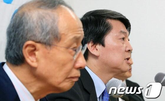 본문 이미지 - 안철수 무소속 의원이 3일 서울 여의도 새정추 사무실에서 열린 새정치추진위원회 확대회의에서 모두발언을 하고 있다. 2014.2.3/뉴스1 © News1 허경 기자