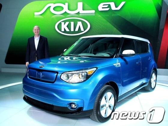 본문 이미지 - 1회 충전 시 148km 주행하는 '쏘울EV 2015' 시카고서 최초 공개(기아자동차 제공). © 뉴스1