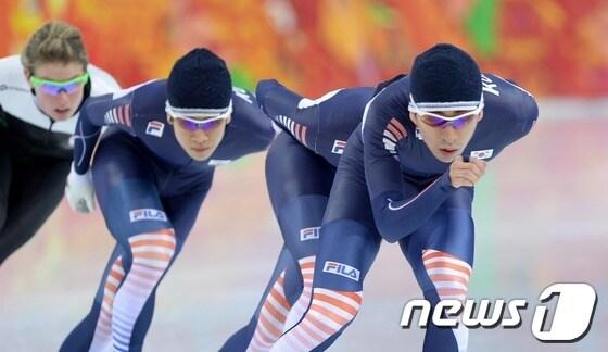 본문 이미지 - 한국빙상의 간판 이승훈이 7일&#40;현지시간&#41; 러시아 소치 아들러 아레나 스케이팅 센터에서 훈련을 갖고 있다.2014.2.7/뉴스1 © News1   &#40;소치&#40;러시아&#41;=뉴스1&#41; 이동원 기자