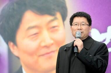 본문 이미지 - 통합진보당 오병윤 원내대표가 9일 오후 서울역광장에서 열린 &#39;박근혜정권·정치검찰 규탄대회&#39;에서 발언을 하고 있다. 2014.2.9/뉴스1 © News1   민경석 기자