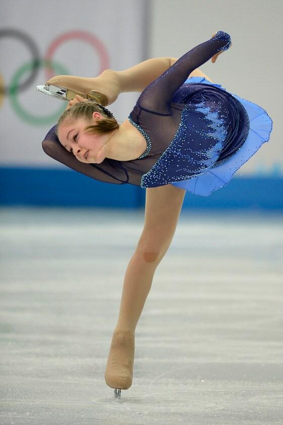 본문 이미지 - 러시아의 율리아 리프니츠카야가 9일&#40;한국시간&#41; 소치 아이스버그 스케이팅 팰리스에서 열린 피겨스케이팅 단체전에서 연기를 펼치고 있다. © AFP=뉴스1 