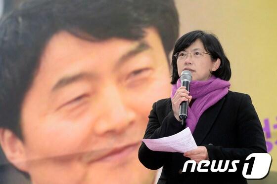 본문 이미지 - 이정희 통합진보당 대표가 9일 오후 서울 청계광장에서 열린 &#39;내란음모사건 구속자 석방 문화제&#39;에서 발언을 하고 있다. © News1 민경석 기자