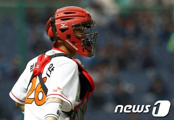 본문 이미지 - SK 와이번스가 박경완 퓨처스팀 감독의 선수 시절 모습(SK 와이번스 제공).© News1  