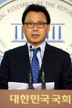 본문 이미지 - 박광온 새정치민주연합 대변인. 2014.3.10/뉴스1 © News1 이광호 기자