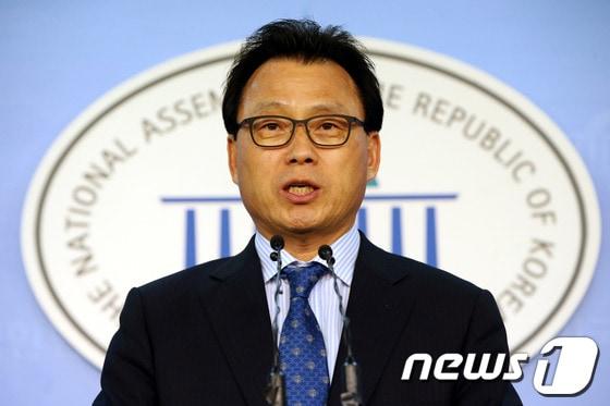 본문 이미지 - 박광온 새정치민주연합 대변인.2014.3.10/뉴스1 © News1   이광호 기자