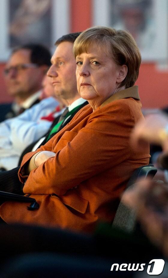 본문 이미지 - 10일(현지시간) 독일 드레스덴에서 열린 기독교민주당 행사에 참석한 앙겔라 메르켈 독일 총리.© AFP=News1 