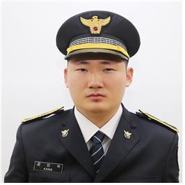 본문 이미지 - 아버지에 이어 경찰의 길을 선택한 강민석 경위.(경찰대학 제공) © News1 