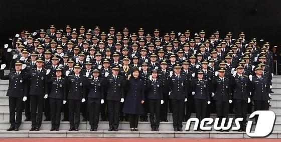 본문 이미지 - 지난해 경찰대학에서 열린 제30기 졸업 및 임용식. (경찰청 제공) ⓒ News1