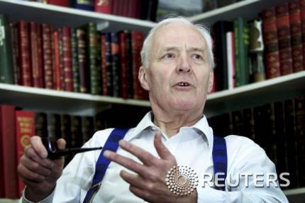 본문 이미지 - 토니 벤이 지난 2001년 5월 자신의 집에서 인터뷰하고 있다. ©로이터=뉴스1  