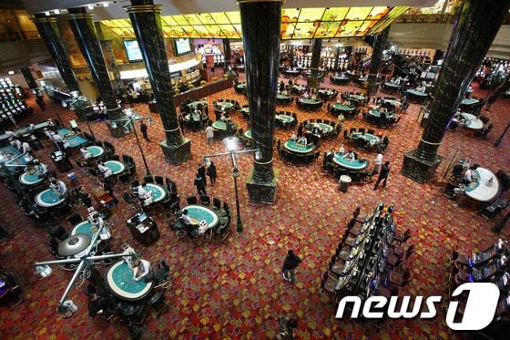 본문 이미지 - 3월18일 문화체육관광부가 리포&시저스(LOCZ)의 인천 영종 외국인전용 카지노설립 사전심사 재청구에 대해 조건부로 승인했다. (사진제공=강원랜드) 2014.3.18./뉴스1 © News1   하중천 