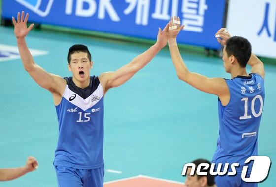 본문 이미지 - 현대캐피탈 문성민(왼쪽). 뉴스1 ⓒ News1