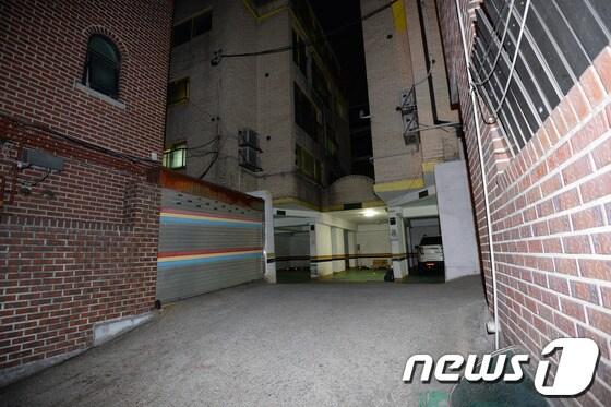 본문 이미지 - 범죄사건이 발생한 서울의 한 주택가. ©  뉴스1