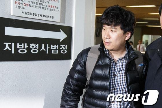 본문 이미지 - &#39;서울시 공무원 간첩사건&#39; 피고인 유우성씨가 지난달 28일 오후 서울 서초동 서울고등법원에서 열린 항소심 결심공판에 출석하고 있다. © News1 유승관 기자