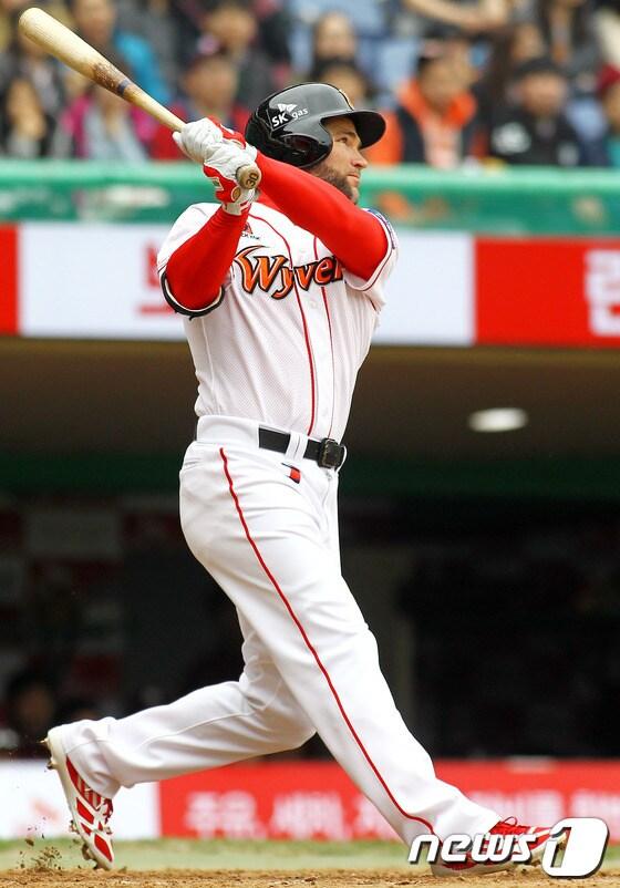 본문 이미지 - SK 와이번스 루크 스캇(SK 와이번스 제공).© News1