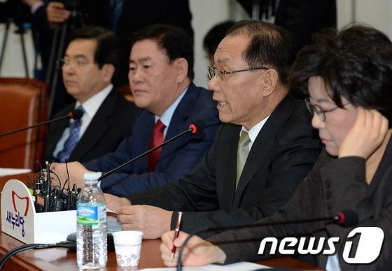 본문 이미지 - 새누리당 황우여 대표가 3일 오전 서울 여의도 국회에서 열린 최고위원회의에서 모두발언을 하고 있다. 2014.3.3/뉴스1 © News1 박철중 기자