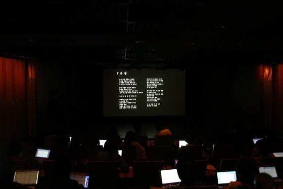 본문 이미지 - 이소라 정규 8집 음반 '8' 음감회 '미리 봄'이 31일 오후 서울 강남구 마리아 칼라스홀에서 열렸다(포츈엔터테인먼트 제공). © News1   