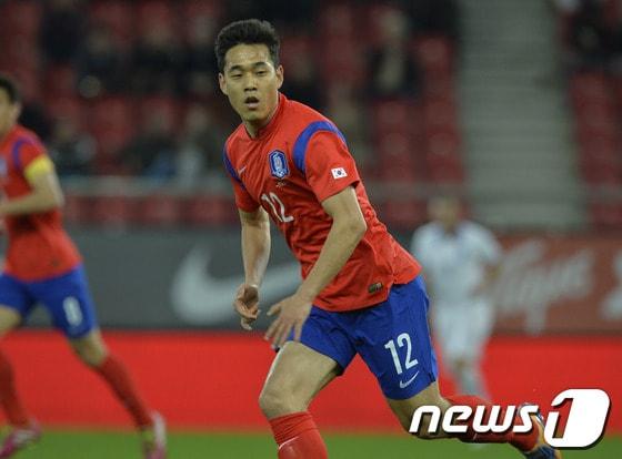 본문 이미지 - 6일(한국시간) 새벽 그리스 아테네 카라이스카키 스타디움에서 열린 대한민국과 그리스의 축구국가대표팀 평가전에서 박주영이 빠르게 움직이고 있다. (대한축구협회 제공) 2014.3.6/뉴스1 © News1   