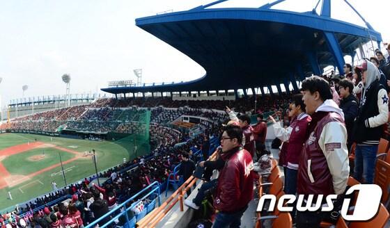 본문 이미지 - 서울 목동야구장. 2014.3.8/뉴스1 © News1 양동욱 기자