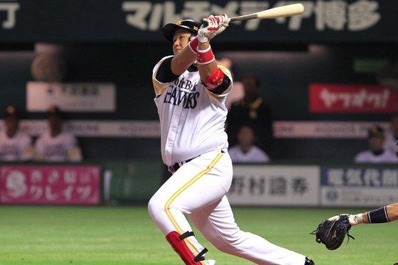 본문 이미지 - 일본 스포츠 전문지 스포니치는 23일 한신타아거즈와의 대결을 앞두고 있는 이대호가 &#39;오승환을 나오지 않게하는 것이 최선&#39;이라고 말했다고 보도했다. © News1 구단 공식 홈페이지