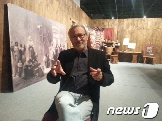 본문 이미지 - 데 비토 안토니오가 용산전쟁기념관 미켈란젤로 전시실에서 뉴스1과 인터뷰를 하고 있다.© News1 