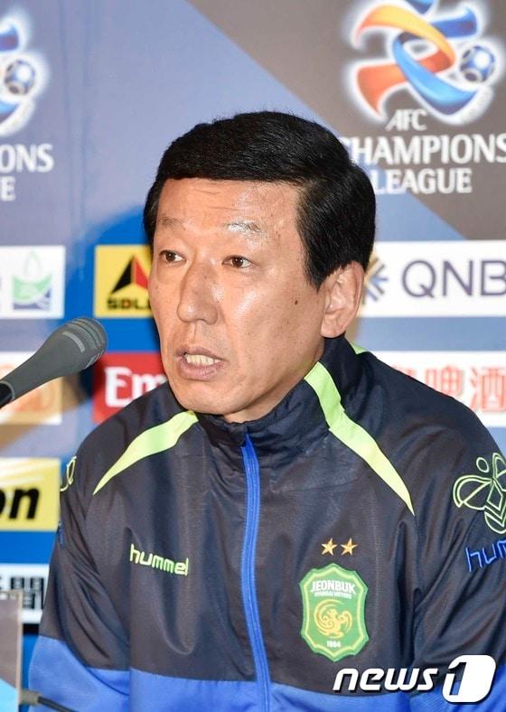 본문 이미지 - 프로축구 전북 현대 최강희 감독. 2014.4.14/뉴스1  © News1   (요코하마(일본)=뉴스1) 사진공동취재단  