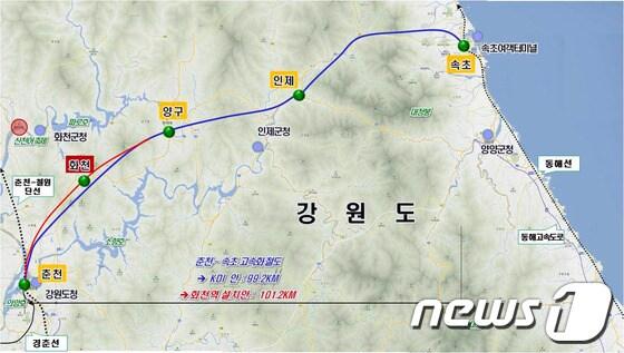 본문 이미지 - 동서고속화철도(속초-춘천)가 예비타당성조사 대상사업에 11일 선정되면서 화천역 설치에 대한 목소리가 커지고 있다. 화천역을 설치 할 경우 소양강 상류를 우회하므로 환경문제 발생 가능성이 낮아지고 아파트 밀집지역 통과의 문제도 해결 할 수 있다. 군은 강원북부 균형발전, 국방핵심지구의 긴급수송체계구축, 관광객 증가로 지역경제 활성화, 4계절 관광지로의 활용도 제고 등의 기대효과를 볼 수 있다. © News1   홍성우 기자