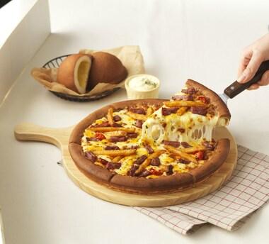 본문 이미지 - 미스터피자 '홍두깨번피자' © News1  