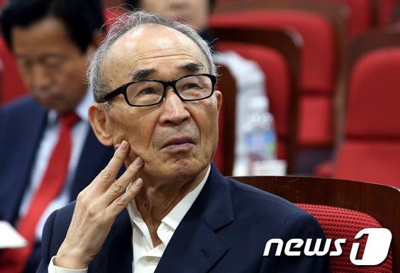 본문 이미지 - '고은 시인. /뉴스1 DB