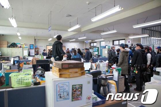 본문 이미지 - 제천영상미디어센터 1층 스튜디오에서 류승완 감독의 영화 베테랑이 촬영되고 있다.© News1 