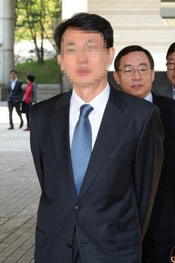 본문 이미지 - '여대생 공기총 청부 살해사건' 윤길자씨의 형집행정지를 도운 세브란스병원 주치의 박병우 교수. /2014.4.22/뉴스1