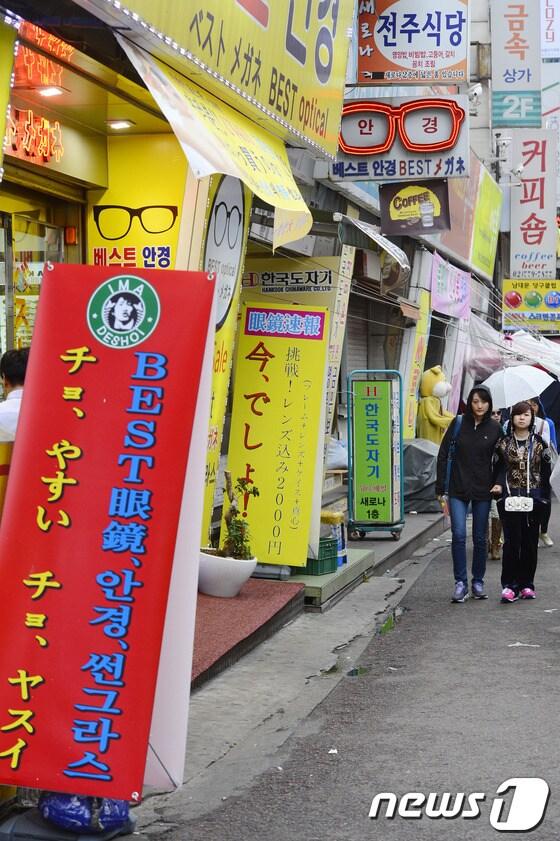 본문 이미지 - 일본인 관광객들이 많이 찾던 남대문 시장이 한산하다. /뉴스1 ⓒ News1