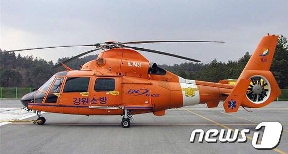 본문 이미지 - 강원도소방본부(본부장 김성곤)는 중앙긴급구조통제단장(소방방재청장)의 요청으로 28일 소방헬기를 급파했다.(강원도소방본부 제공) 2014.4.28/뉴스1 © News1  