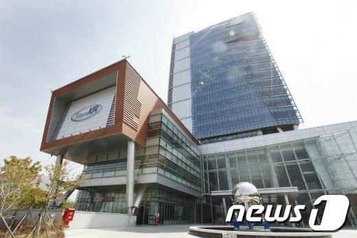 본문 이미지 - 부산 강서구에 위치한 한국선급 본사 전경/사진=뉴스1 © News1 여주연 기자
