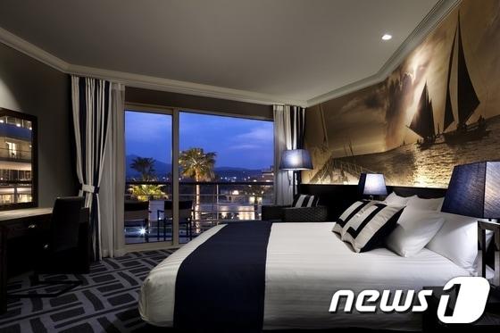 본문 이미지 - 켄싱턴제주호텔 디럭스룸© News1  