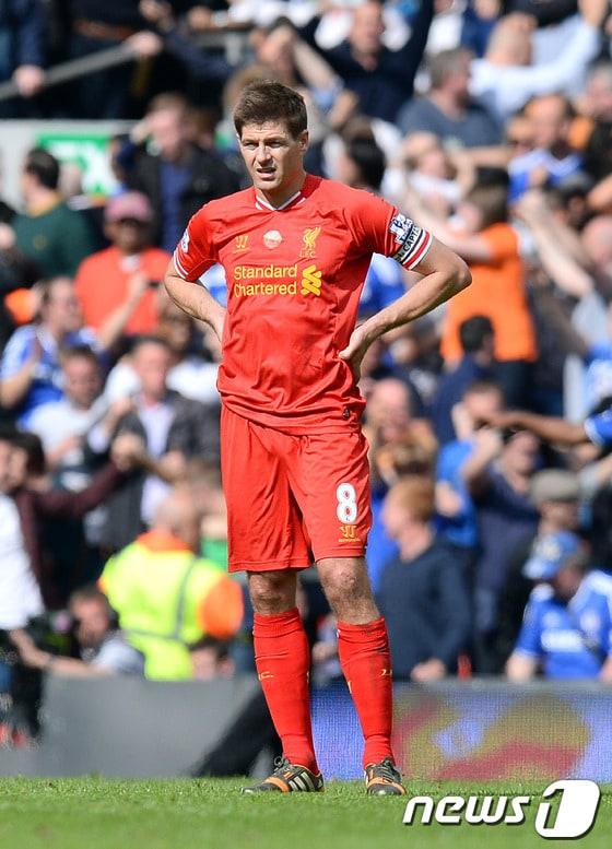 본문 이미지 - 스티븐 제라드와 리버풀의 꿈은 무산됐다. 36라운드 첼시전 패배가 결정적이었다. © AFP=News1