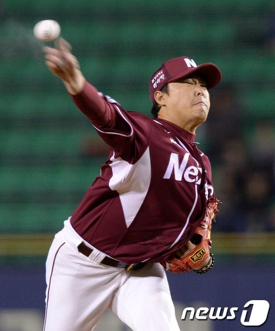 본문 이미지 - 넥센 히어로즈의 선발 투수 송신영(38). /뉴스1 ⓒ News1