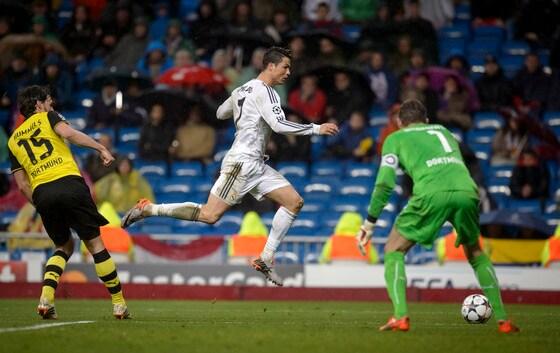 본문 이미지 - 3일(한국시간) 열린 2013-2014 유럽축구연맹 챔피언스리그 8강 1차전 레일 마드리드와 도르트문트의 경기에서 호날드. © AFP=News1  