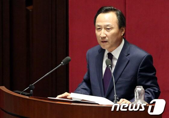 본문 이미지 - 홍일표 새누리당 의원. 2014.4.3/뉴스1 © News1   이광호 기자