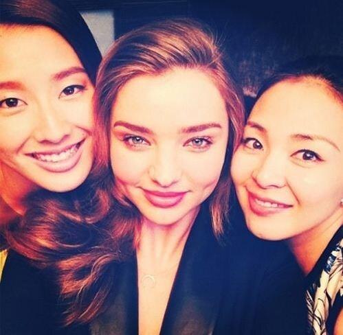 본문 이미지 - 왼쪽부터 모델 스미레, 미란다 커, 야노 시호. (사진: 야노 시호 인스타그램 제공) © News1  