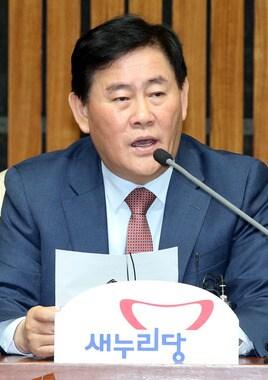 본문 이미지 - 최경환 새누리당 원내대표.2014.4.4./뉴스1 © News1   이광호 기자