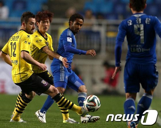 본문 이미지 - 수원 삼성의 산토스. 뉴스1 ⓒ News1