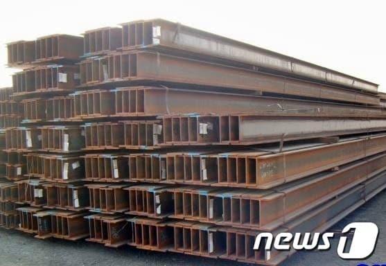 본문 이미지 - 한국철강협회 통계에 따르면 8월 국내 수입된 H형강은 5만9000톤으로 전월대비 4%, 전년동월대비 13% 줄었다.ⓒ News1