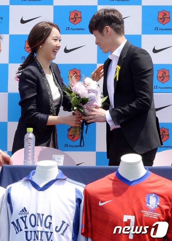 본문 이미지 - 박지성-김민지(왼쪽) 부부. ⓒ News1