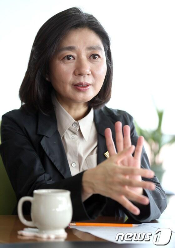 본문 이미지 - 김행 한국양성평등교육진흥원 원장이 뉴스1과 인터뷰를 하고 있다. © News1 한재호 기자