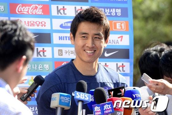 본문 이미지 - 홍명보호의 황태자 구자철이 브라질 월드컵에서 주장 완장을 찬다. 런던 올림픽에 이어 다시 선수단 리더로 팀을 이끌게 됐다. © News1 안은나 기자