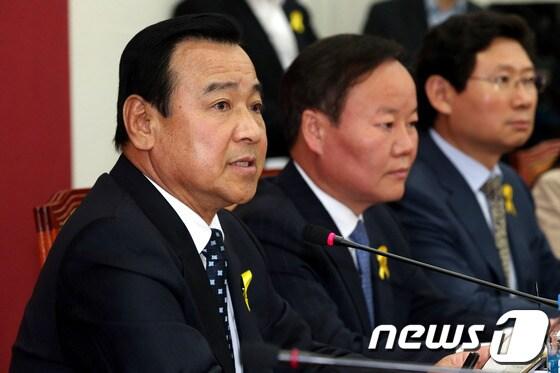 본문 이미지 - 이완구 새누리당 비상대책위원장 겸 원내대표.2014.5.19/뉴스1 © News1 이광호 기자